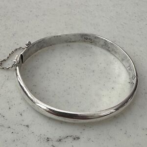 Sterling Silver Clasp Bangle with ND 925 Marking